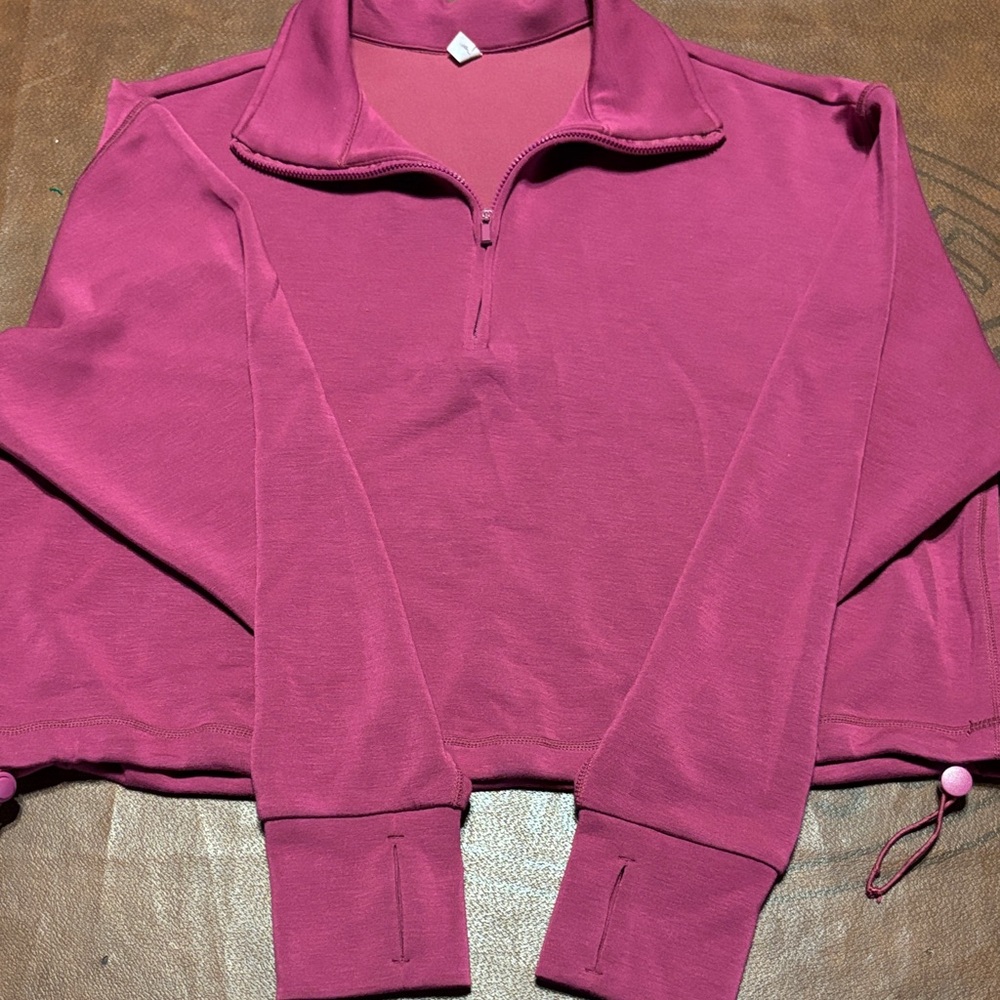 Cropped Half-Zip Pullover Sweatshirt in Raspberry